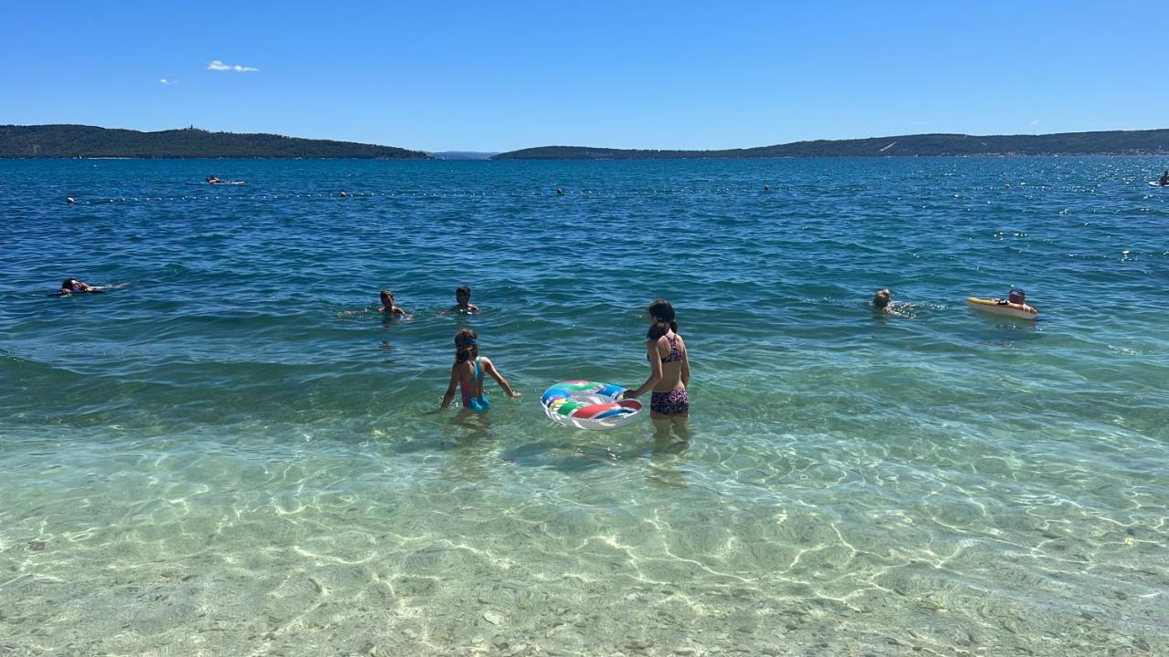 Ana * Kaštela